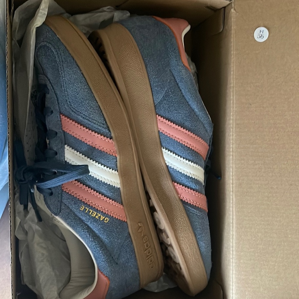 Adidas gazelle size 6.5 women’s